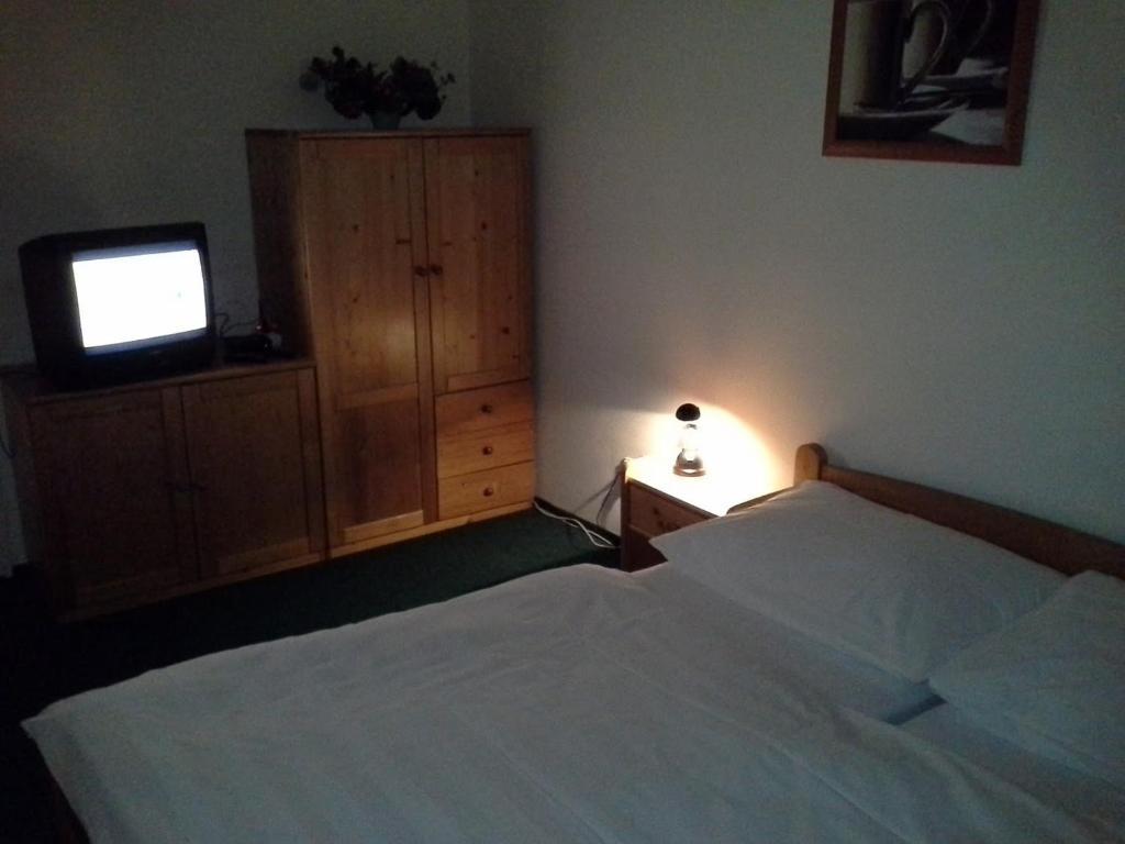 - Excalibur Hotel